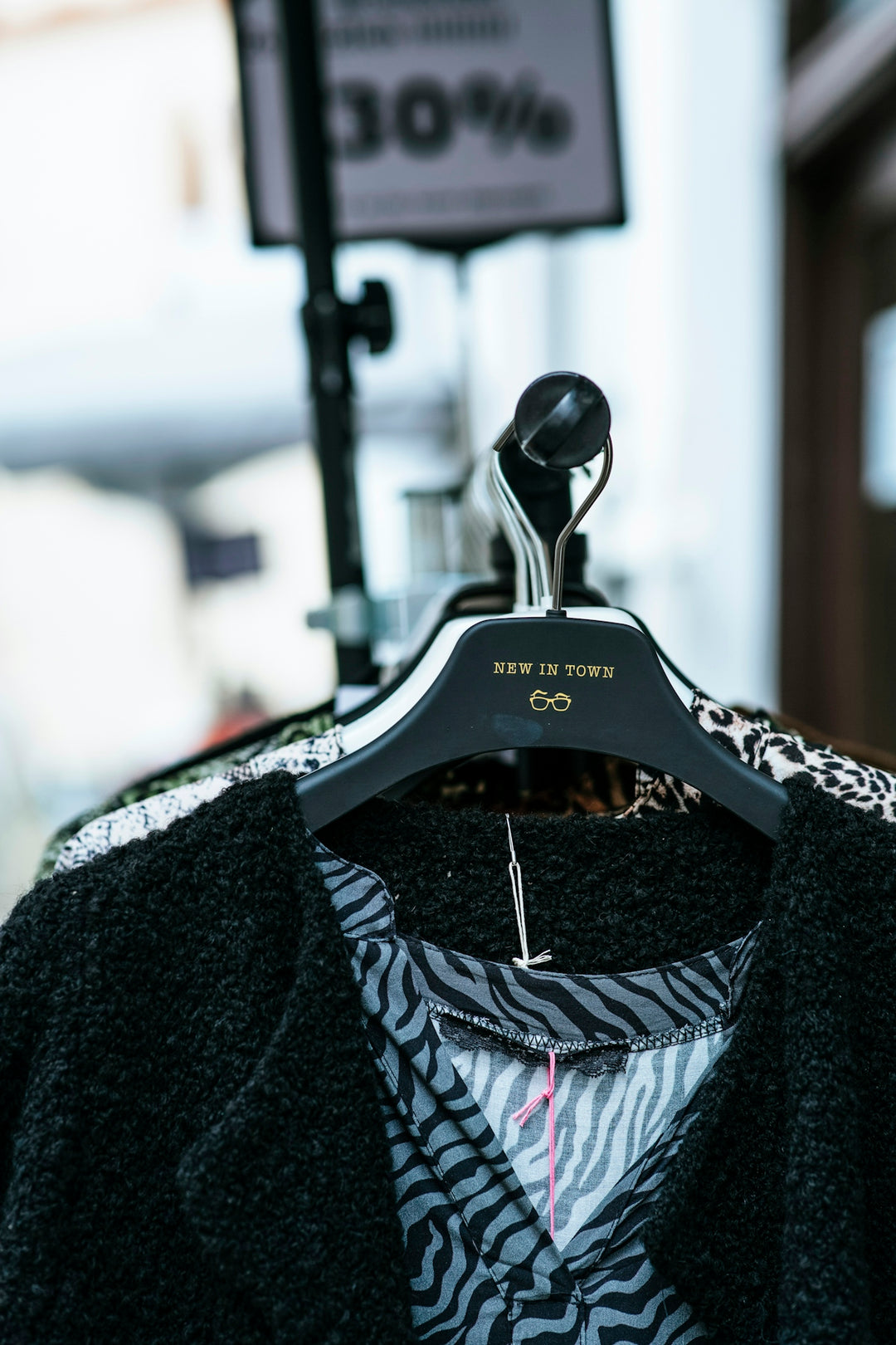 Damen Langarmshirt einfarbig in schlichtem Design für vielseitige Freizeit- und Sommermode bei Isabell Boutique030