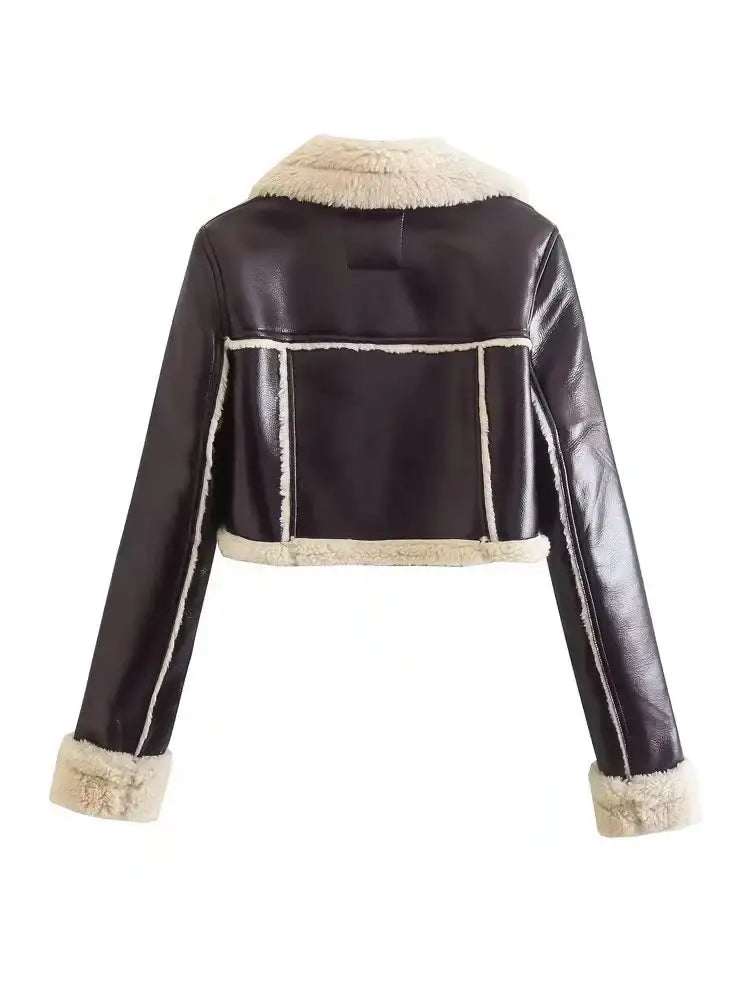 Elegante taillierte Damen Kurzjacke mit Reverskragen aus hochwertigem Fell für den Business-Stil