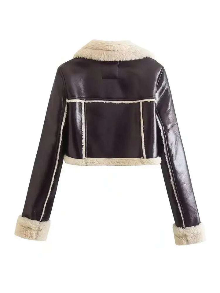 Elegante taillierte Damen Kurzjacke mit Reverskragen aus hochwertigem Fell für den Business-Stil