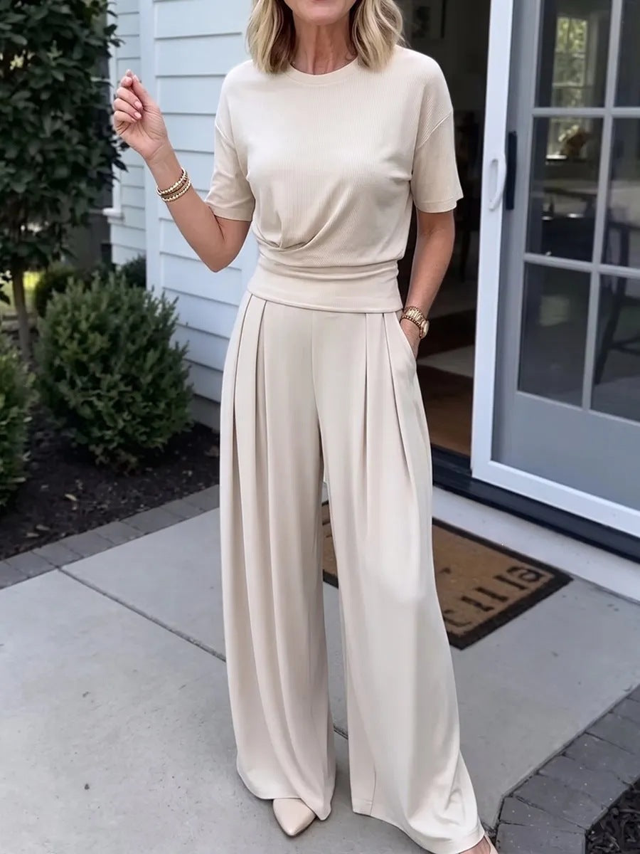Damen Sommer-Set mit lockerem Rundhalsshirt und weiter Hose im Streetwear Look