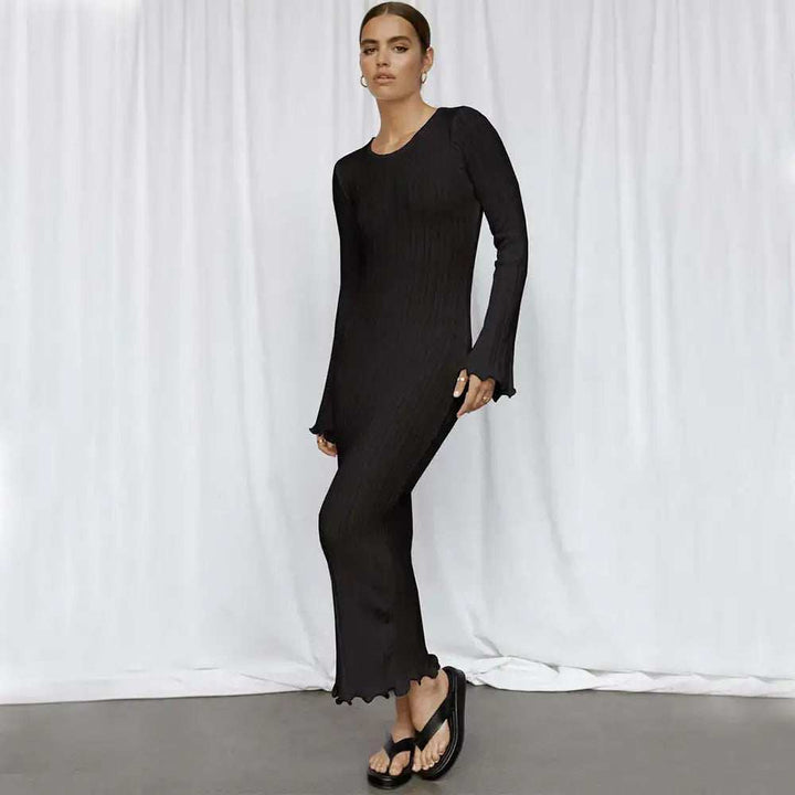 Figurbetontes, langärmliges Maxi-Strickkleid mit Rüschen und rückenfreiem Design für Party und Strand