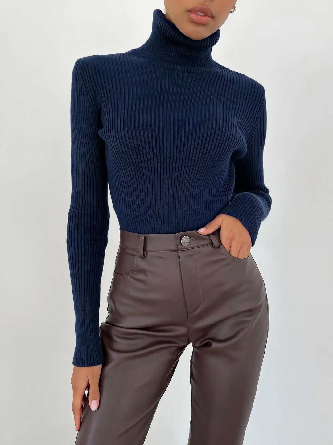 Klassischer Damen Strickpullover mit Rollkragen in verschiedenen Farben und urbanem Stil