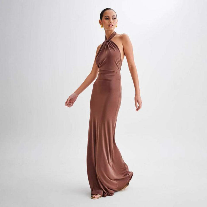 Braunes Maxikleid mit Neckholder-Ausschnitt und figurbetontem Rock IsabellBoutique030