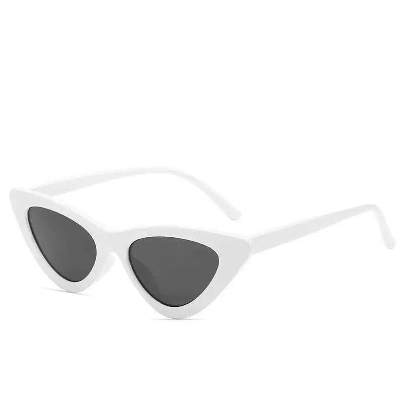 Retro Dreieck Katzenaugen-Sonnenbrille im Vintage-Stil für Damen mit UV400 Schutz und leichtem Kunststoffrahmen
