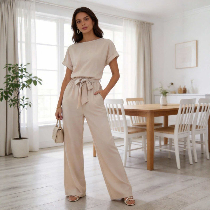 Eleganter Damen Sommer-Jumpsuit mit weitem Bein in Beige für lässigen Sommerstil