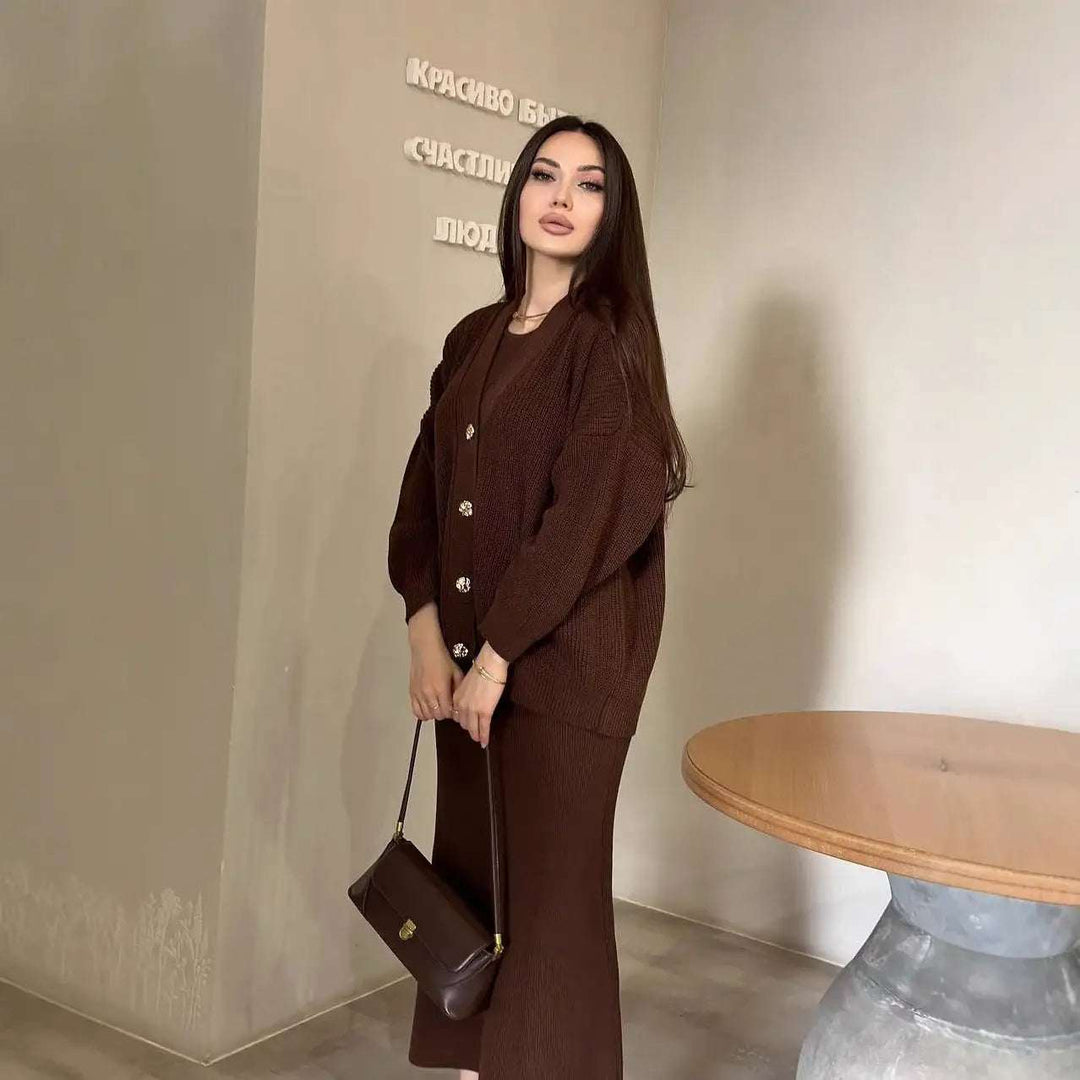 Gemütliches Strick-Set Damen mit Cardigan und figurbetontem Rock in zeitlosem Design
