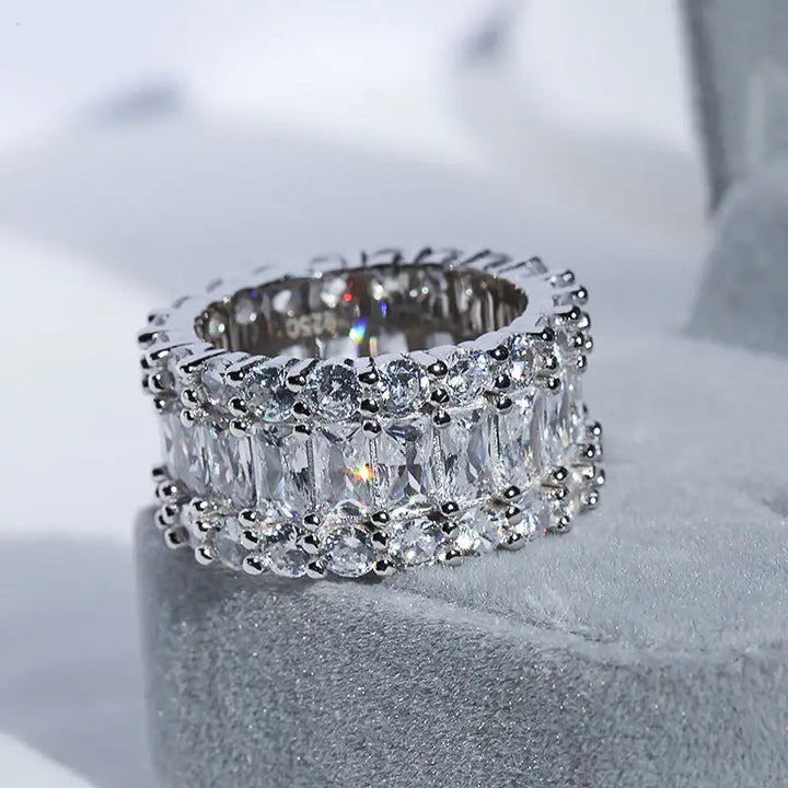 Hip-Hop Zirkonring aus Kupfer mit dreireihigem Baguette-Diamantbesatz für Damen im modernen Streetstyle