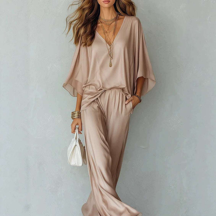Elegantes Damen Satin-Set mit V-Ausschnitt und weit geschnittener Wide-Leg Hose in Aprikose