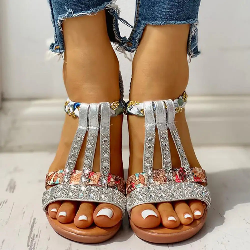 Modische Boho-Strandsandalen mit Keilabsatz und filigranen Cut-Outs für Damen