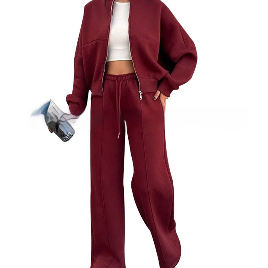 Weinrotes zweiteiliges Loungewear-Set: Oversized Bomberjacke mit Reißverschluss und dazu passende weite Hose mit Kordelzug. IsabellBoutique030.