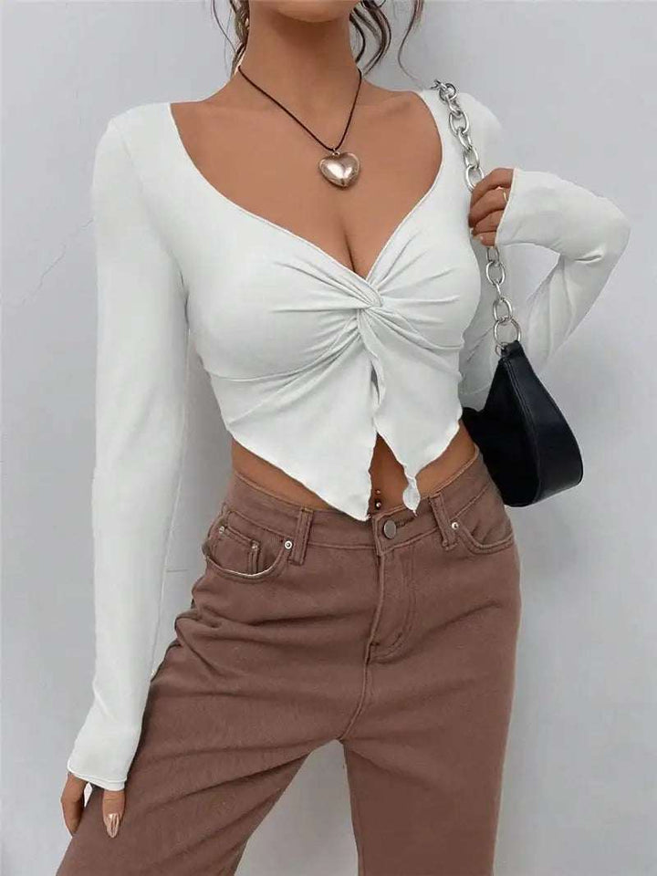 Figurbetontes Damen-Langarmshirt mit modernem Front-Twist und asymmetrischem Schnitt in Apricot