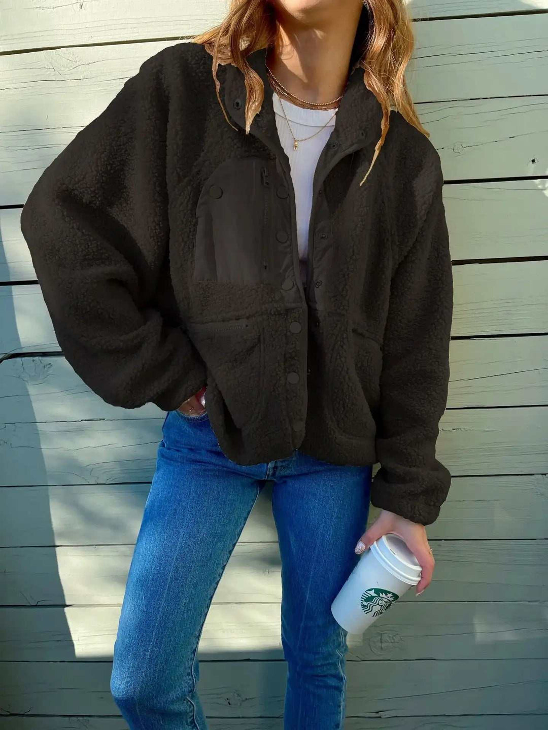 Kurze Plüsch-Cardigan-Jacke aus weicher Lammwolle in modischem Casual-Stil mit Taschen