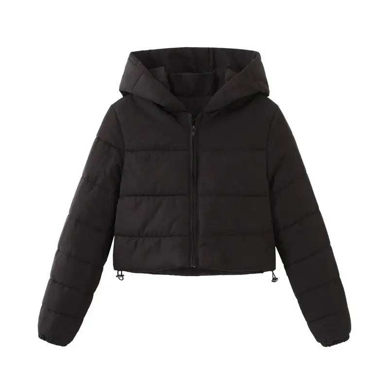 Schwarze, gesteppte kurze Daunenjacke mit Kapuze und Reißverschluss. IsabellBoutique030