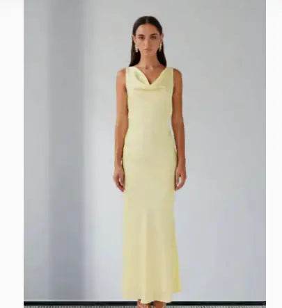 Elegantes, rückenfreies Meerjungfrau-Kleid aus Premium-Satin in Slim-Fit mit luxuriösem Glanz