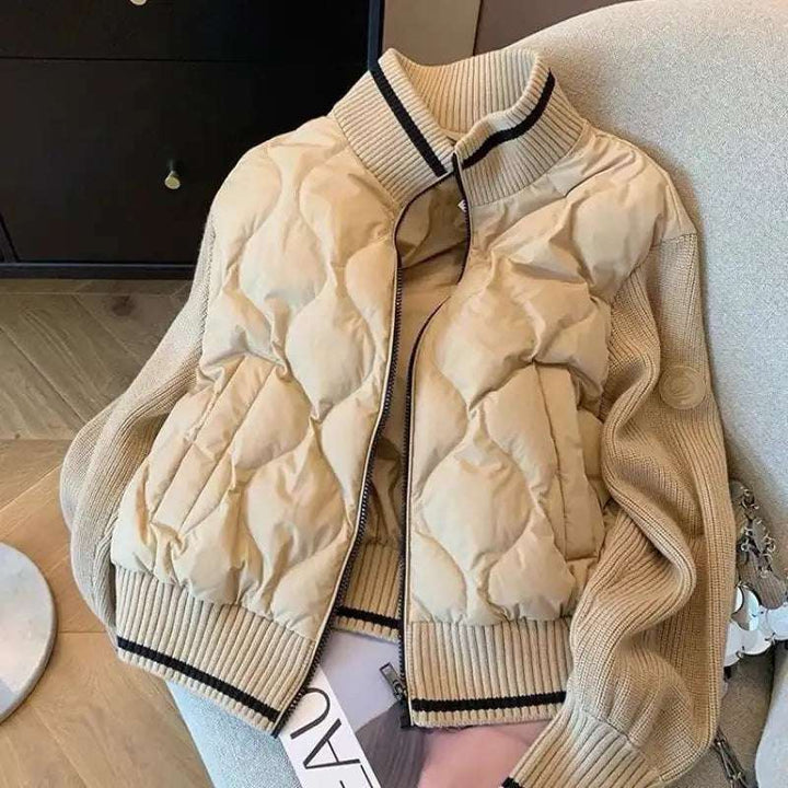 Retro-inspirierte gestrickte Damen-Steppjacke im amerikanischen Stil in Braun und Weiß