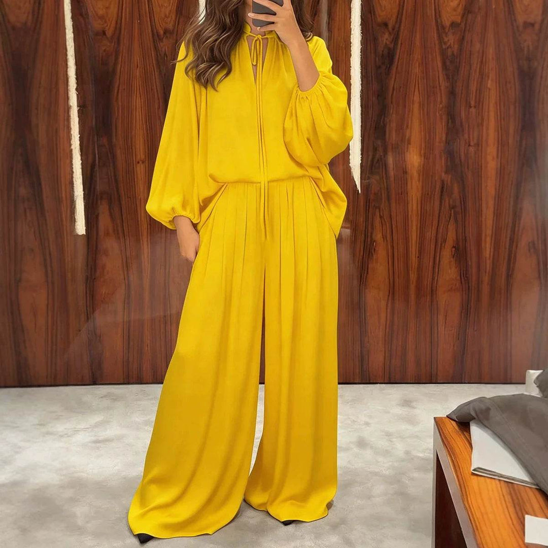 Damen-Jumpsuit in leuchtendem Gelb mit weiten Beinen, Puffärmeln und Band am Kragen. IsabellBoutique030