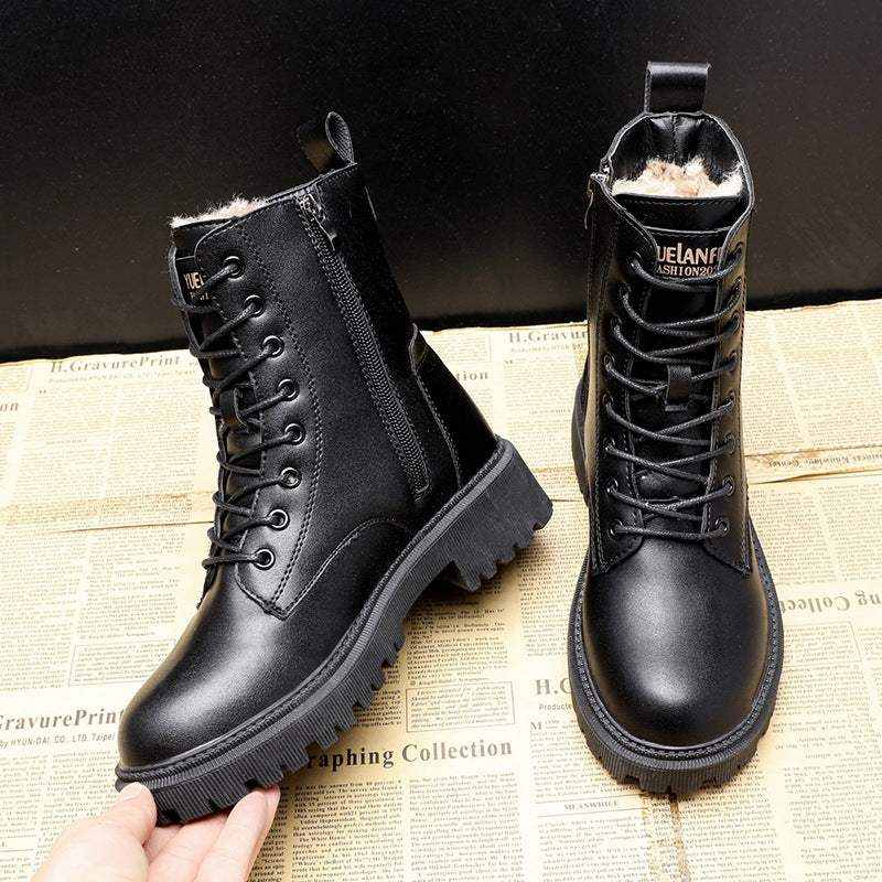 Schwarze Schnürstiefel mit Teddyfell-Futter und grober Sohle. Damenstiefel mit Reißverschluss. IsabellBoutique030