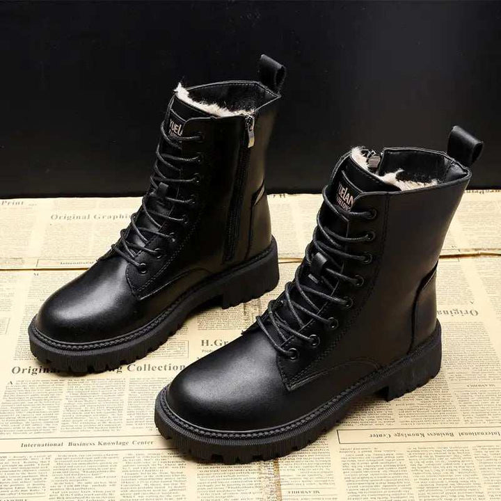 Schwarze Leder-Schnürstiefel mit Fellfutter und Reißverschluss, Plateau-Sohle. Damen-Winterstiefel. IsabellBoutique030