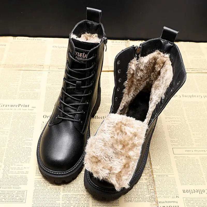 Schwarze Schnürstiefeletten aus Leder mit flauschigem Lammfellfutter, geeignet für kalte Tage. IsabellBoutique030