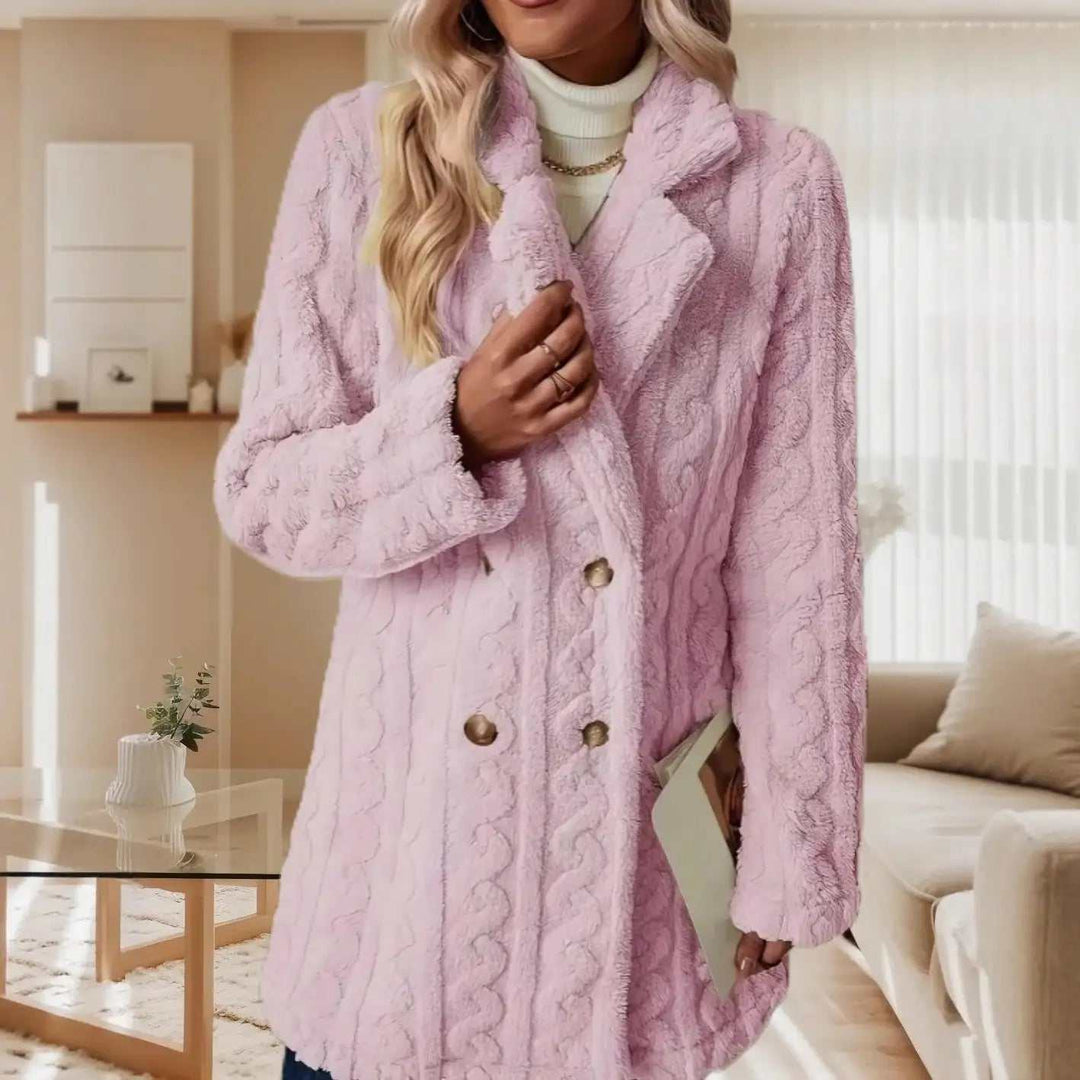 Damen-Strickmantel in Rosa mit Zopfmuster, doppelte Knopfleiste, Kragen. IsabellBoutique030