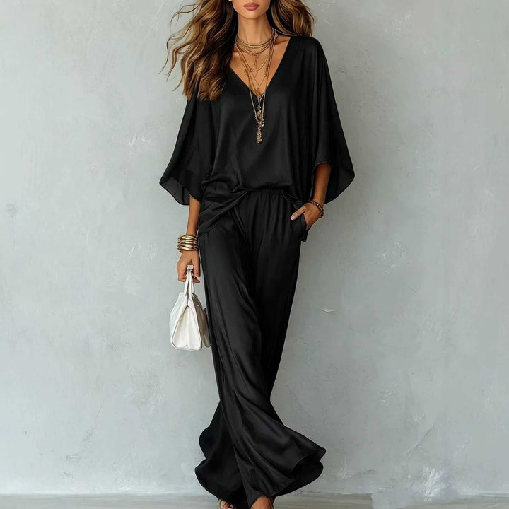 Elegantes Damen Satin-Set mit V-Ausschnitt Oberteil und weiter Wide-Leg Hose in Aprikose