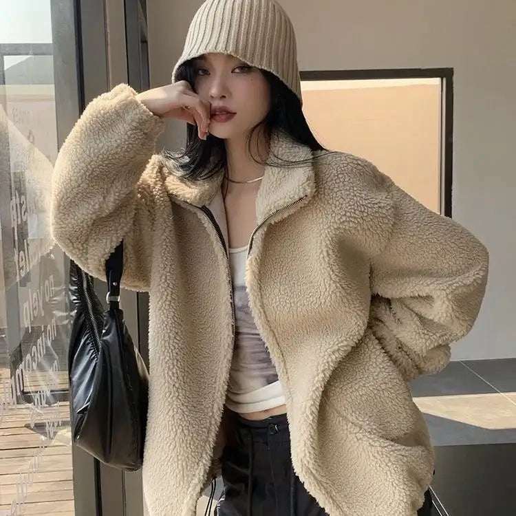 Felljacke Damen beige, Lammfellimitat, Reißverschluss, Crop Stil, Beanie. IsabellBoutique030.