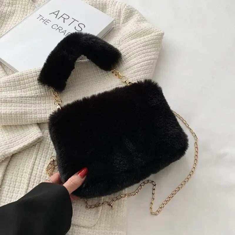 Kuschelige Mini-Tasche in Herzform aus weichem Plüsch mit Kette und urbanem Stil in verschiedenen Farben