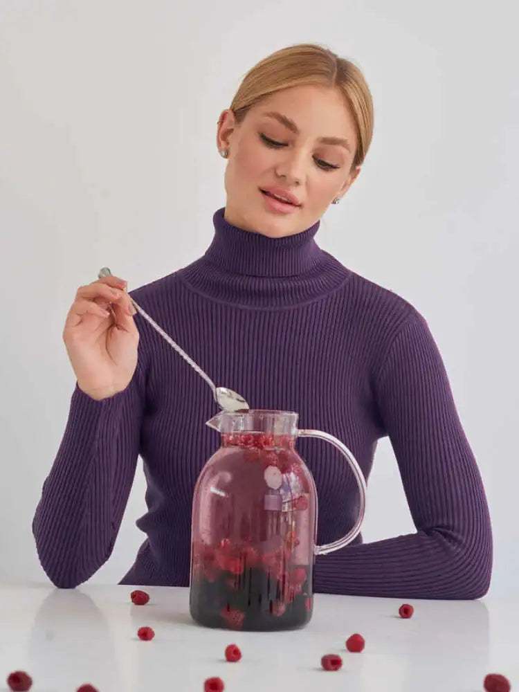 klassischer Damen Strickpullover mit Rollkragen in verschiedenen Farben und elegantem urbanem Stil