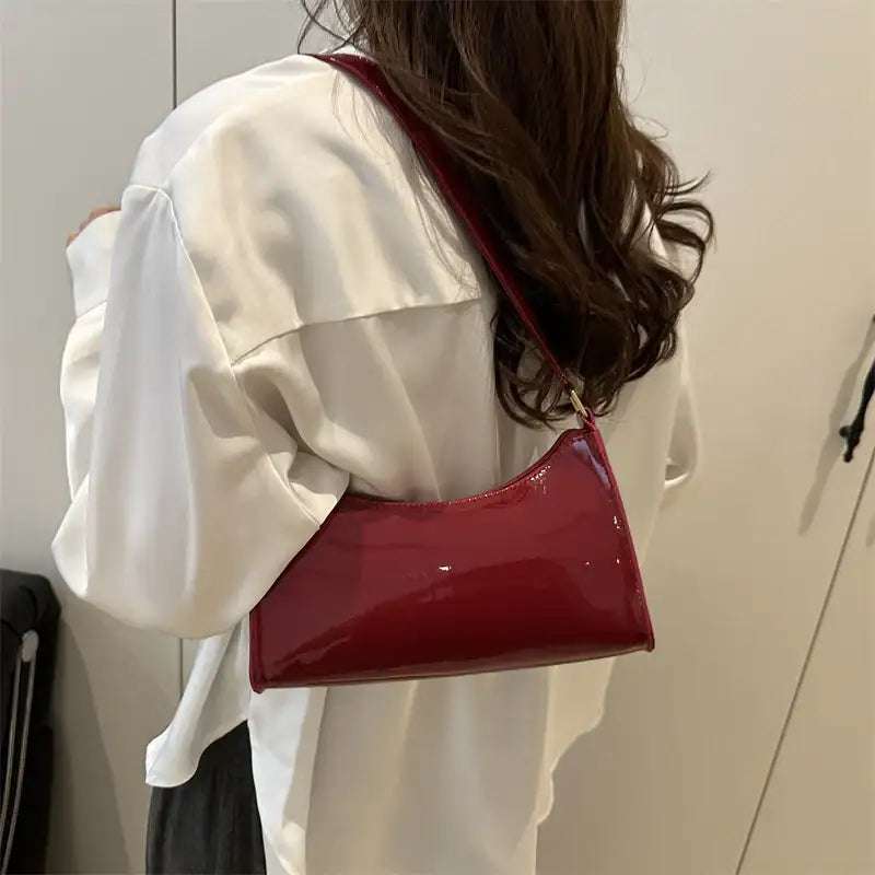 Modische Damen Tote Bag in minimalistischem Design aus hochwertigem PU-Kunstleder in verschiedenen Farben.