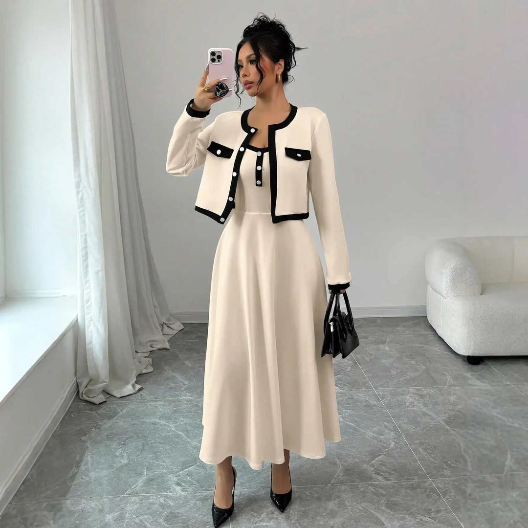 Modernes Damen 2-Teiler Outfit mit weißer cropped Strickjacke und Unterkleid für Herbst