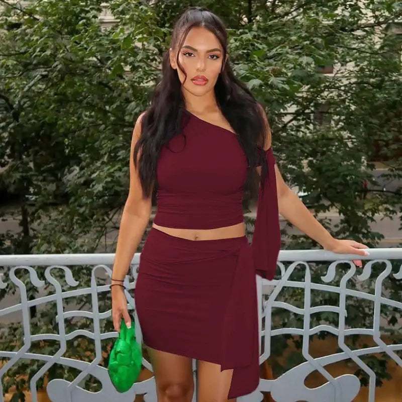 Dunkelrotes One-Shoulder Crop-Top mit Wickelrock und Schleppe, Damenmode, IsabellBoutique030