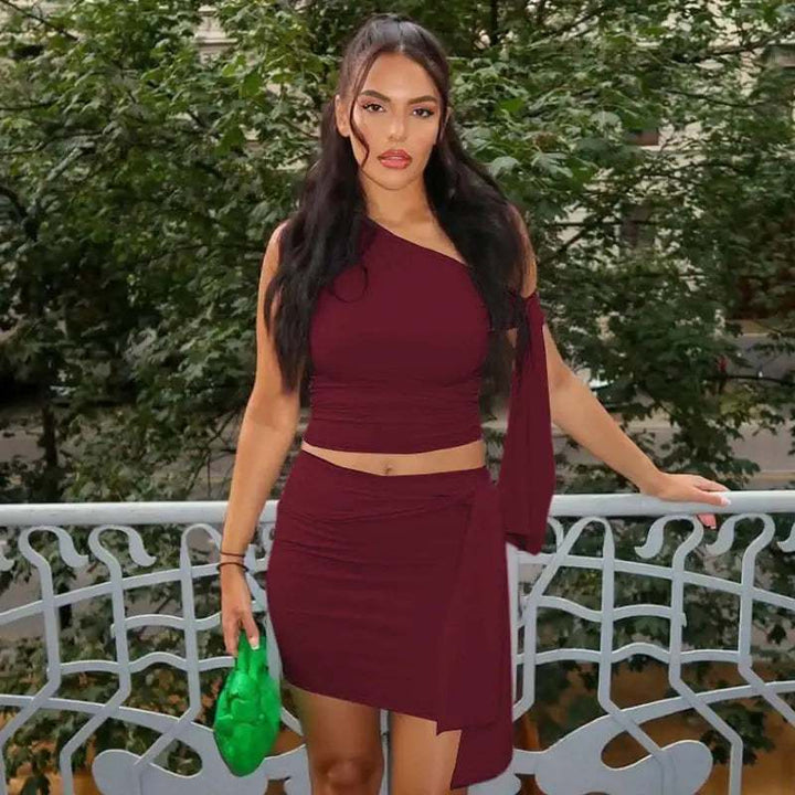 Dunkelrotes One-Shoulder Crop-Top mit Wickelrock und Schleppe, Damenmode, IsabellBoutique030