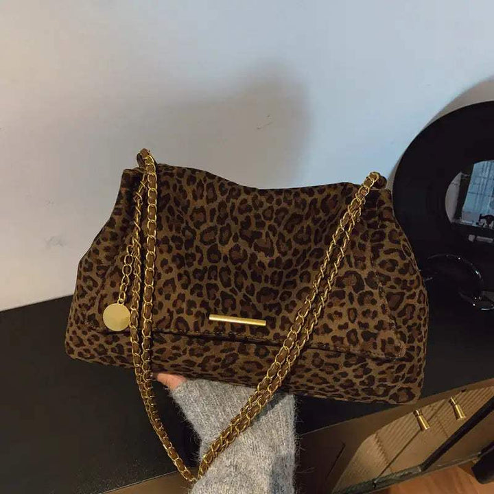 Elegante Damen-Schultertasche im trendigen Leopardenmuster, geräumig und vielseitig in Braun und Grau