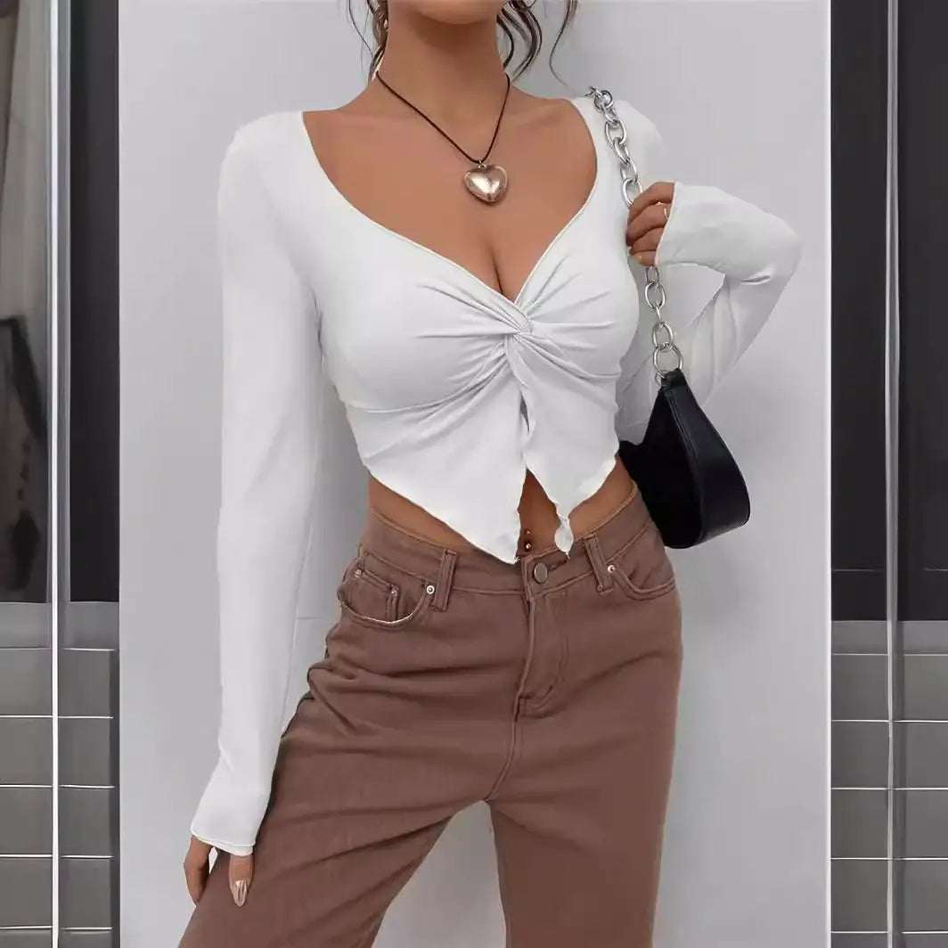 Figurbetontes Damen-Langarmshirt mit modernem Front-Twist und asymmetrischem Schnitt in Apricot