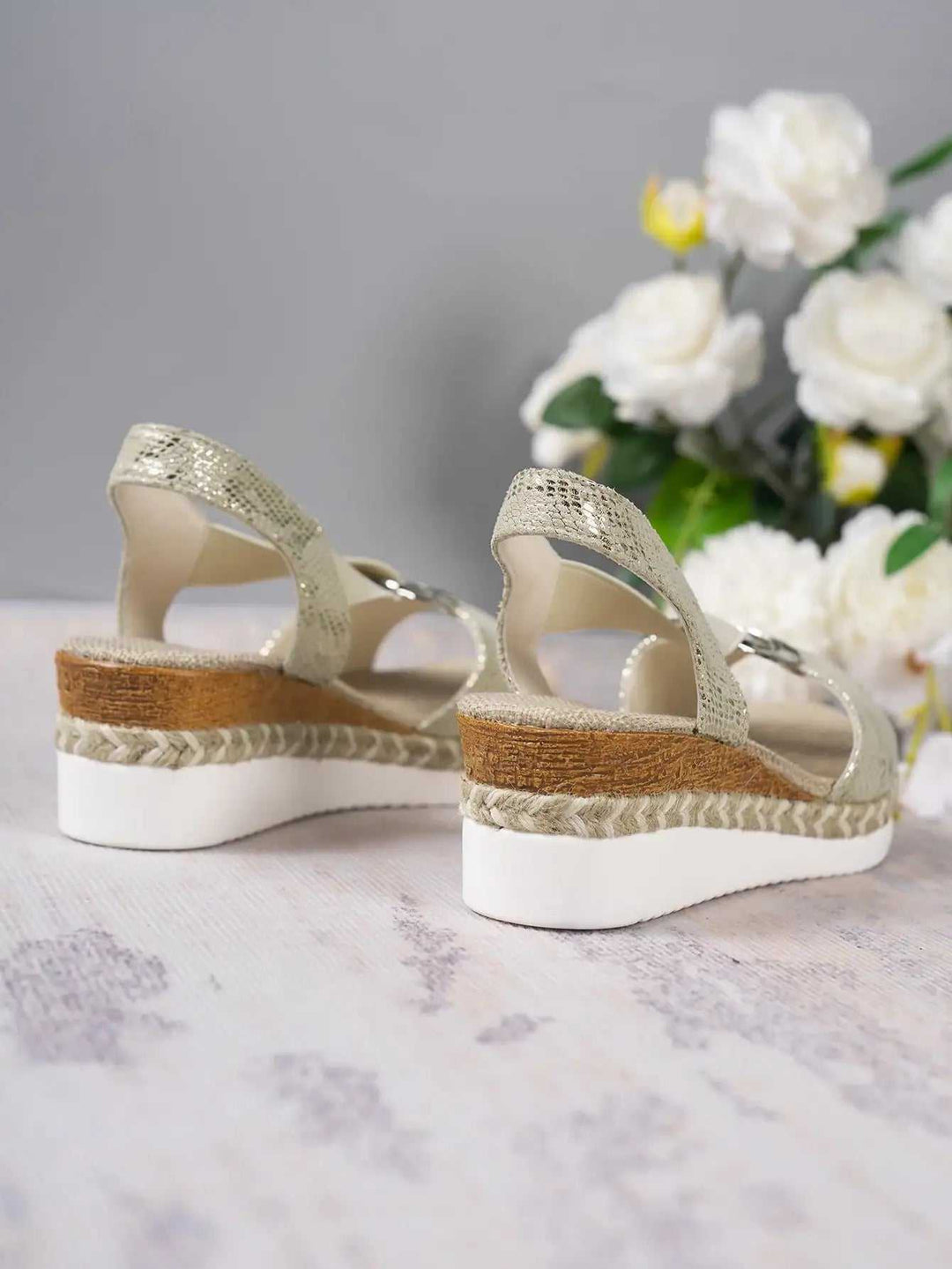 Sommerliche Damen Keilsandalen mit Hanfseil-Design und Peep-Toe, elastisches Band und Gummisohle