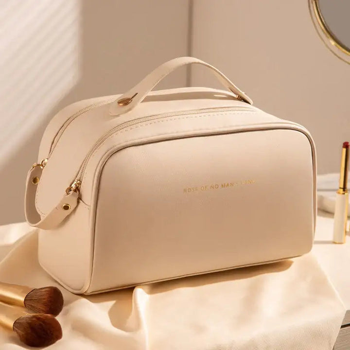 Karierte Damen Kosmetiktasche mit großem Fassungsvermögen und strukturierter Form, ideal für Reisen und Alltag