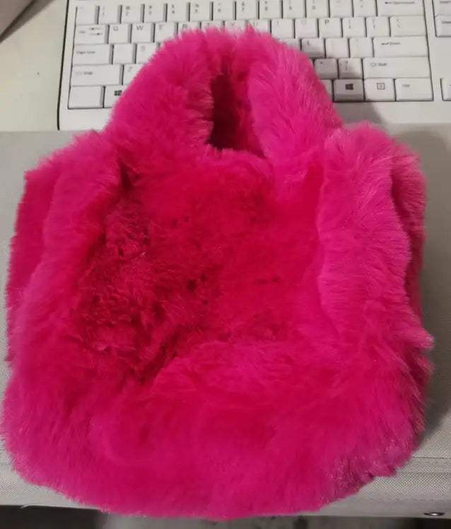 Wintertasche mit Kette aus kuscheligem Plüsch, elegante Damen Schultertasche, große Winter-Design Handtasche