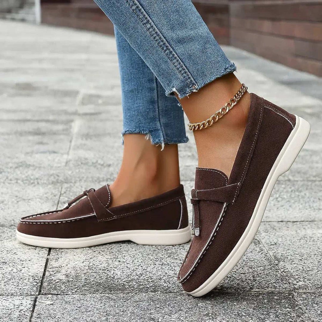 Flache Damen Slipper im Loafer-Stil mit Quasten in Aprikose und Braun