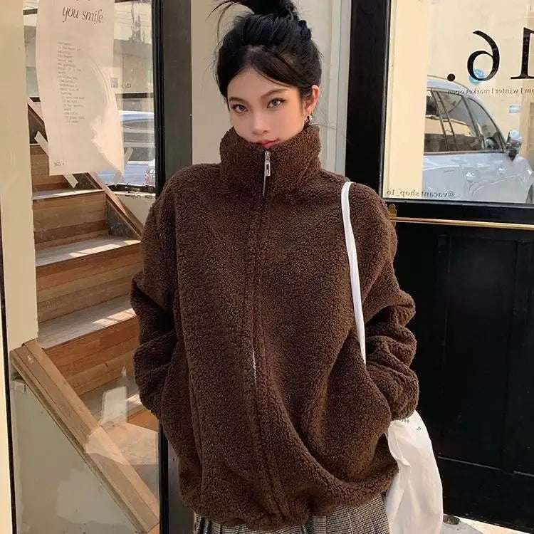 Brauner Fleece-Pullover mit Stehkragen und Reißverschluss, lässiger Stil. IsabellBoutique030