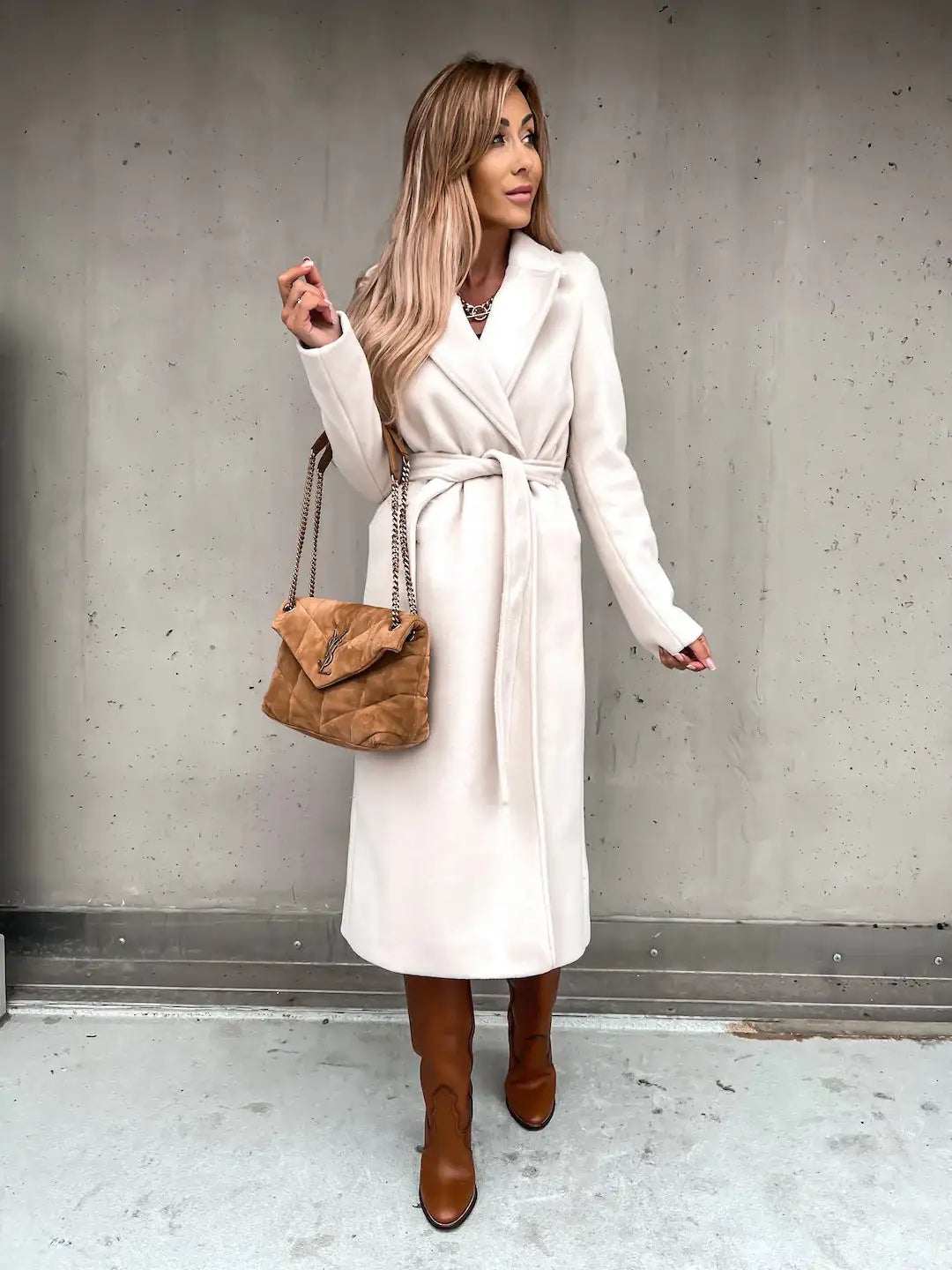 Eleganter Damen Wollmantel mit V-Ausschnitt und Schnürdetail in verschiedenen Farben