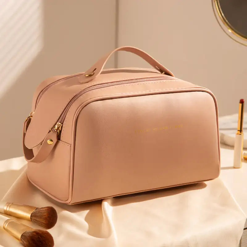 Karierte Damen Kosmetiktasche mit großem Fassungsvermögen und strukturierter Form, ideal für Reisen und Alltag