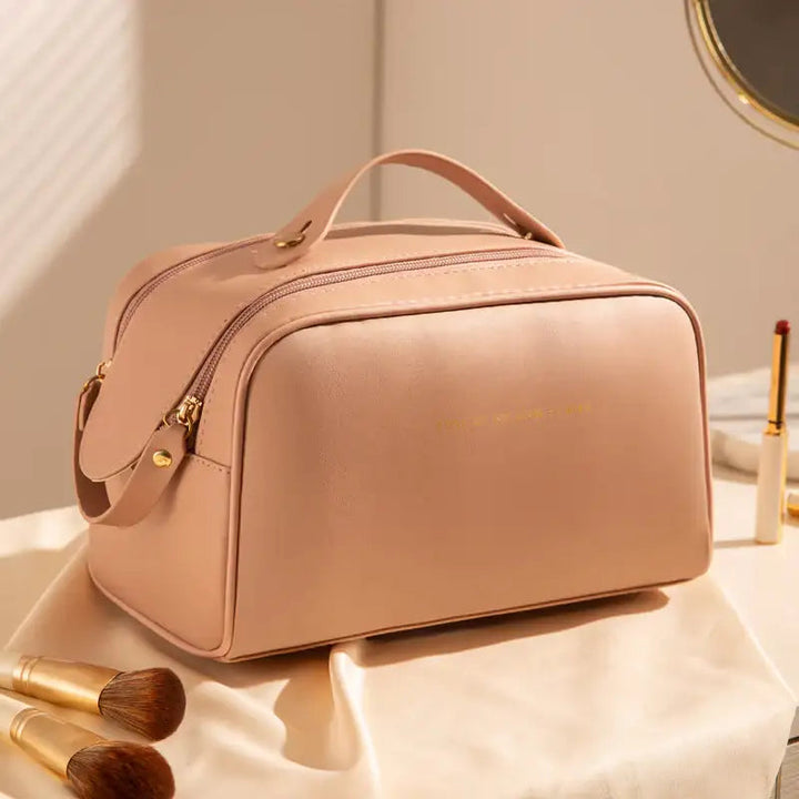 Karierte Damen Kosmetiktasche mit großem Fassungsvermögen und strukturierter Form, ideal für Reisen und Alltag
