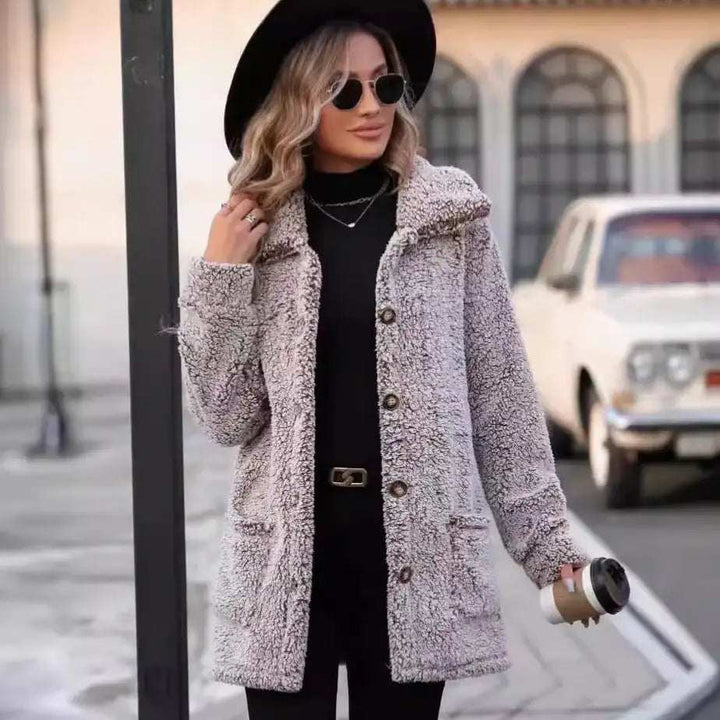 Lässige Damen Steppjacke im Cardigan-Stil aus weichem Faded Bubble Velvet mit lockerer Passform in Hellbraun und Schwarz
