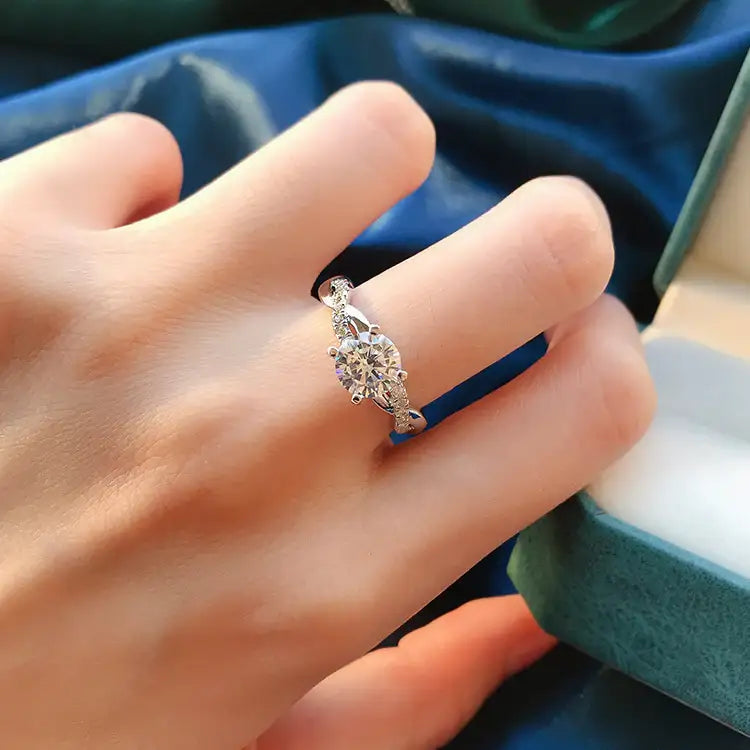 Mujing Jewelry S925 Silber gedrehter runder Verlobungsring aus Sterling Silber in Weiß
