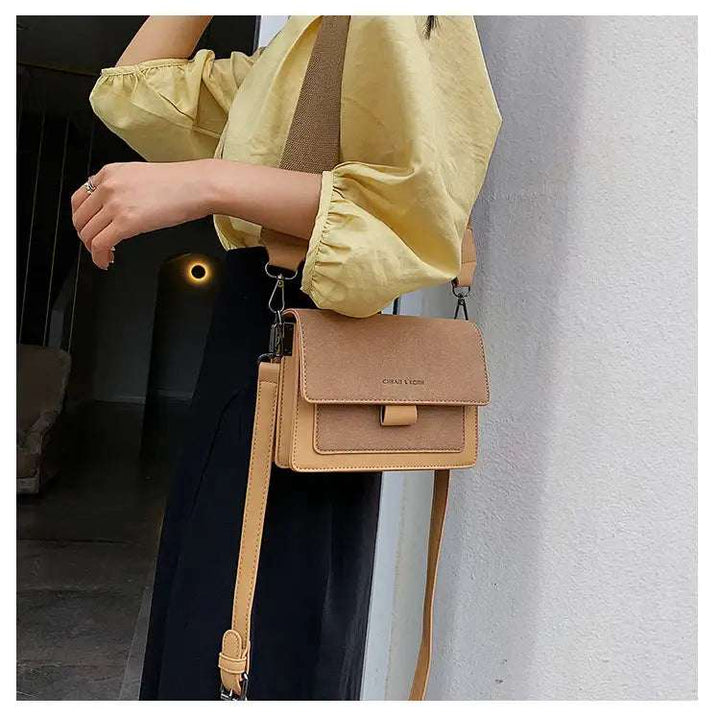 Trendige Retro Mini-Umhängetasche im kleinen, quadratischen Design in verschiedenen Farben