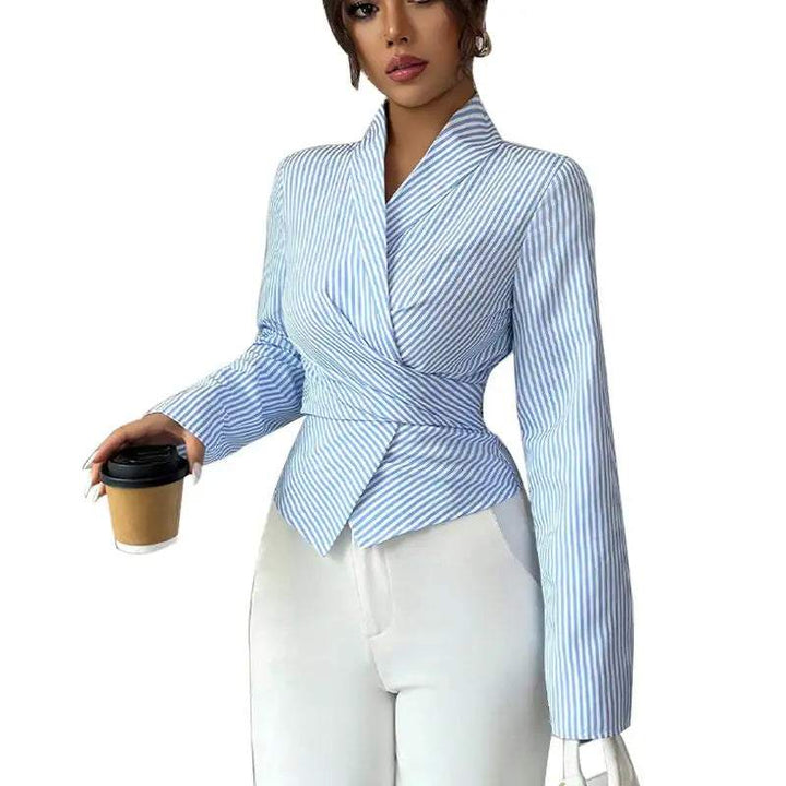 Elegante Damenbluse mit blauen Streifen, langen Ärmeln und dekorativem Trägerdetail im Slim Fit Schnitt