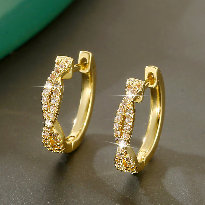 Goldene Creolen mit Zirkonia-Steinen und geflochtenem Design, elegant und funkelnd. IsabellBoutique030