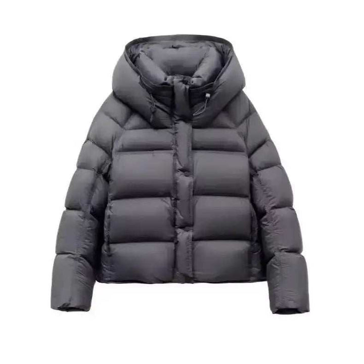 Figurbetonte Damen Winter-Steppjacke mit Kapuze, leicht und warm für kalte Tage