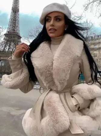 Eleganter Damen Trenchcoat mit Kragen und Taillengürtel, figurbetont und zeitlos