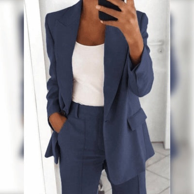 Damen Anzug dunkelblau, Blazer mit Reverskragen, passender Hose, weißes Top, IsabellBoutique030